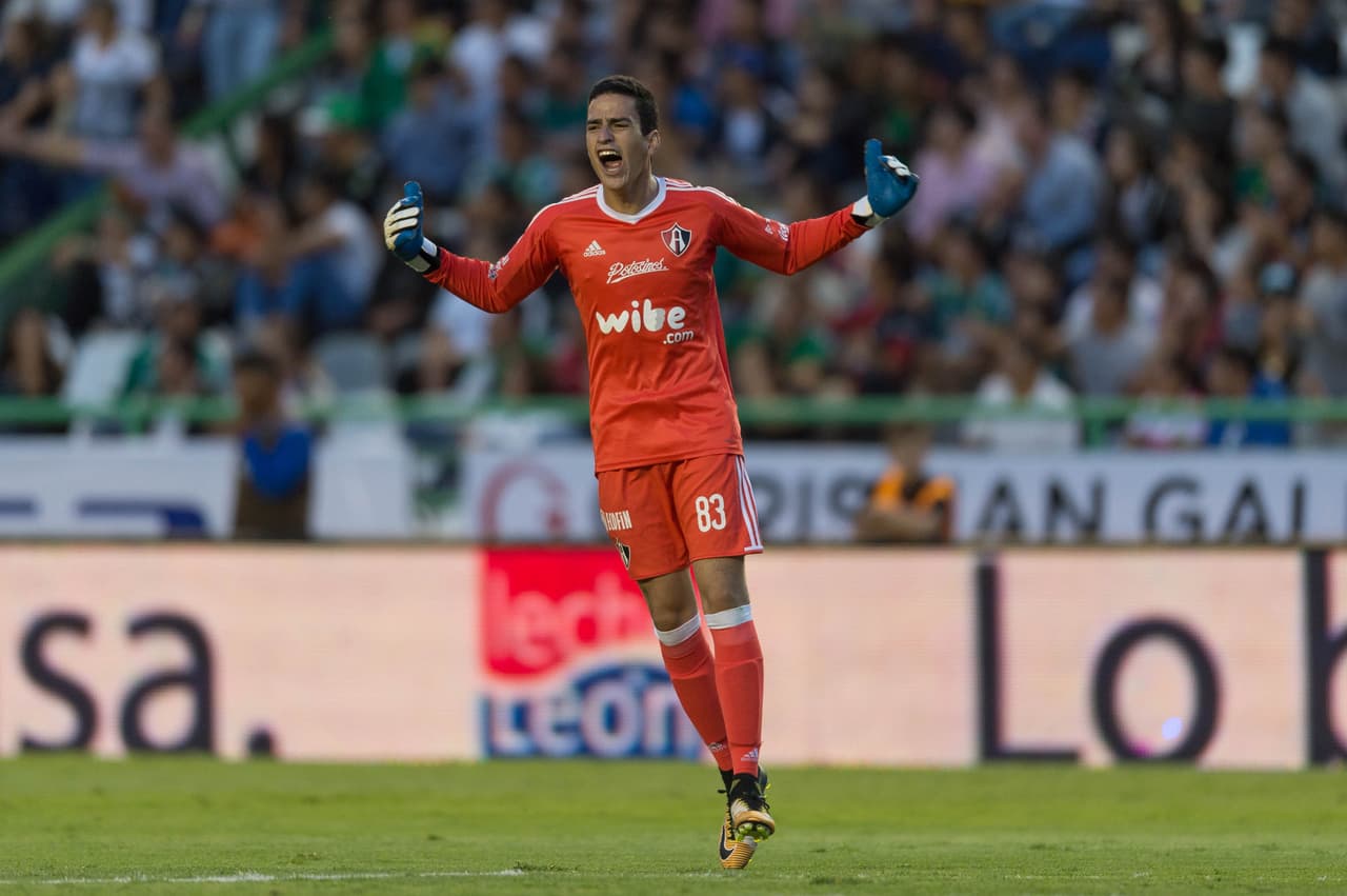 La victoria 3-0 de Atlas en el Nou Camp de León fue el marco ideal para el debut del portero rojinegro Jonathan Estrada.