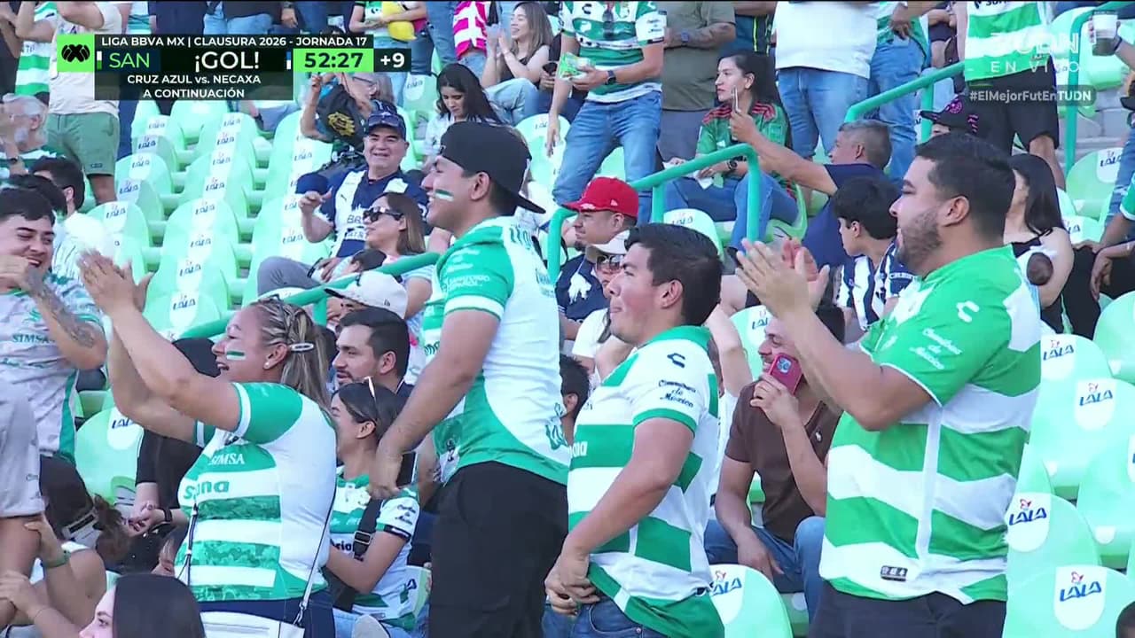 ¡GOL!  anota para Santos Laguna. Aldo López