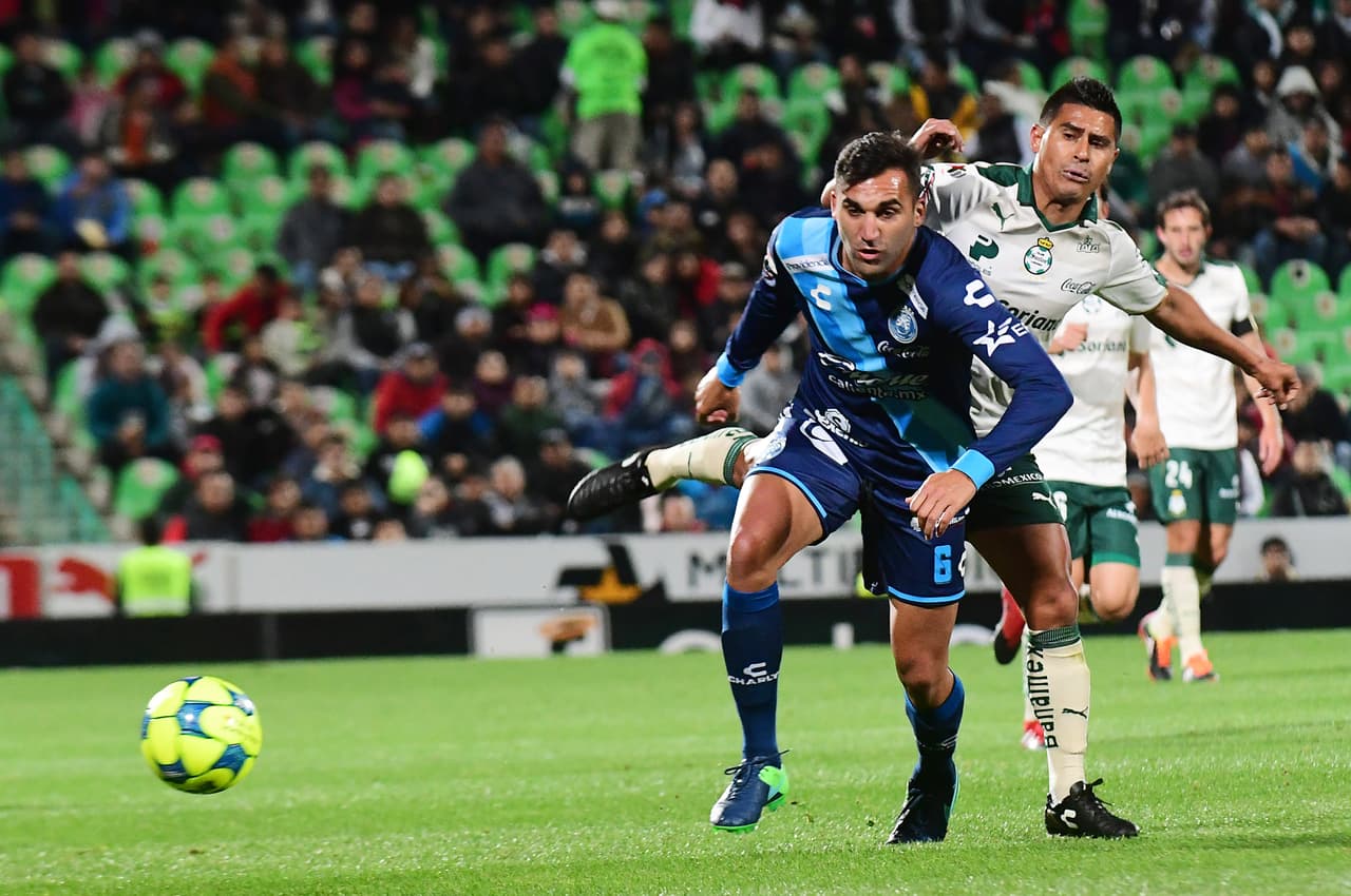 El charrúa Pablo Míguez ha recibido la confianza de Ricardo Valiño como contención titular de "La Franja". 
<a href="http://www.univision.com/deportes/futbol/liga-mx/el-trabajo-entre-semana-del-chepo-rindio-frutos-con-el-santos-2-0-puebla-video" target="_blank">A ver si su insitencia no le cuesta el puesto de dt al propio Valiño</a>.