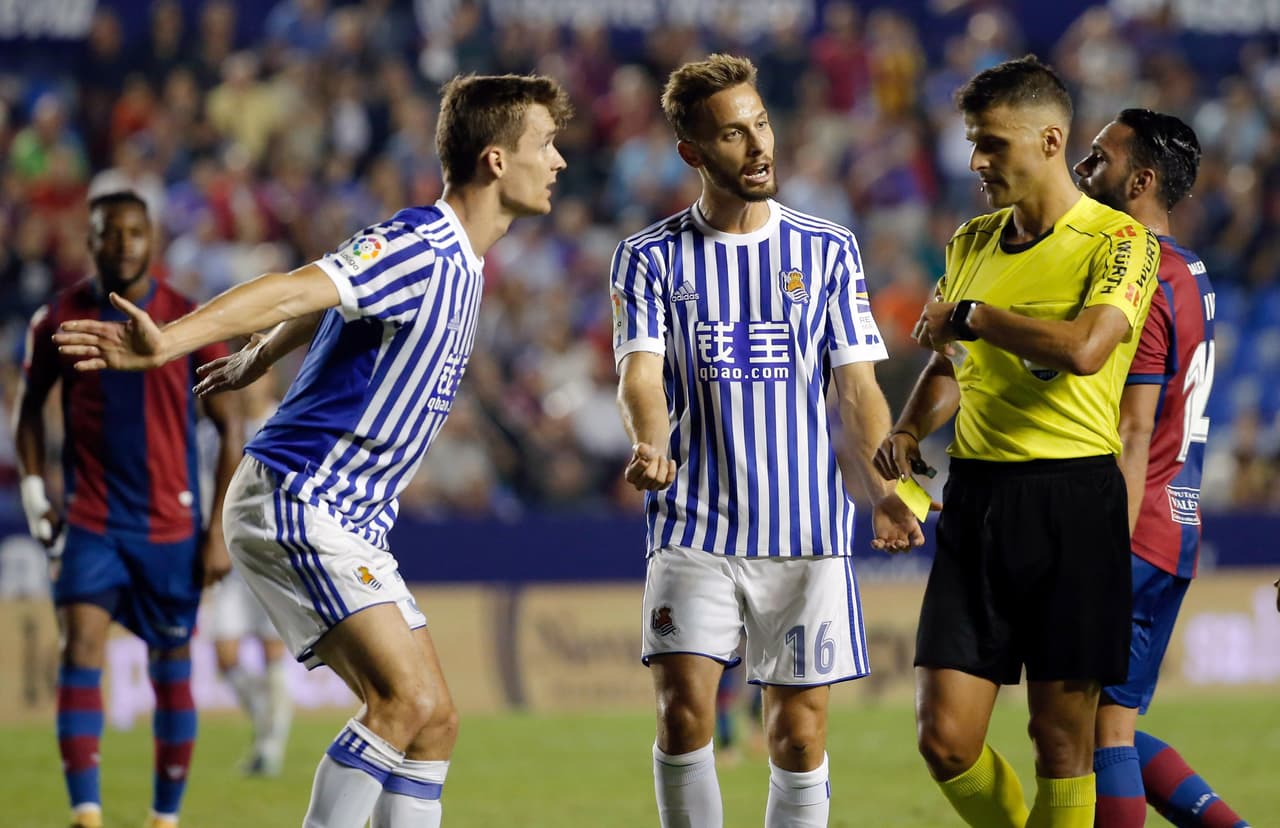 Al minuto 88 Diego Llorente se fue expulsado y de allí nació el gol que culminó la jornada.