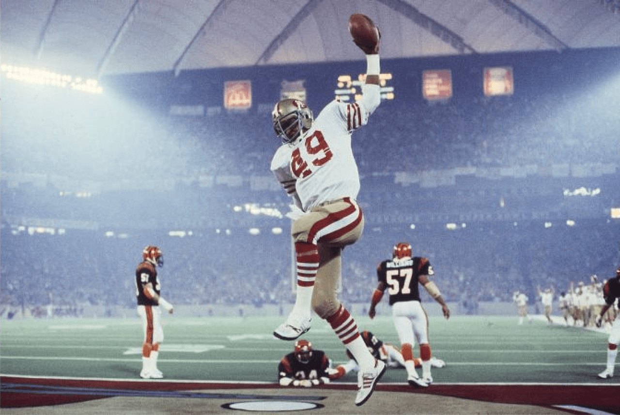 1982, Earl Cooper celebrando tochdown en contra de los Cincinnati Bengals.
