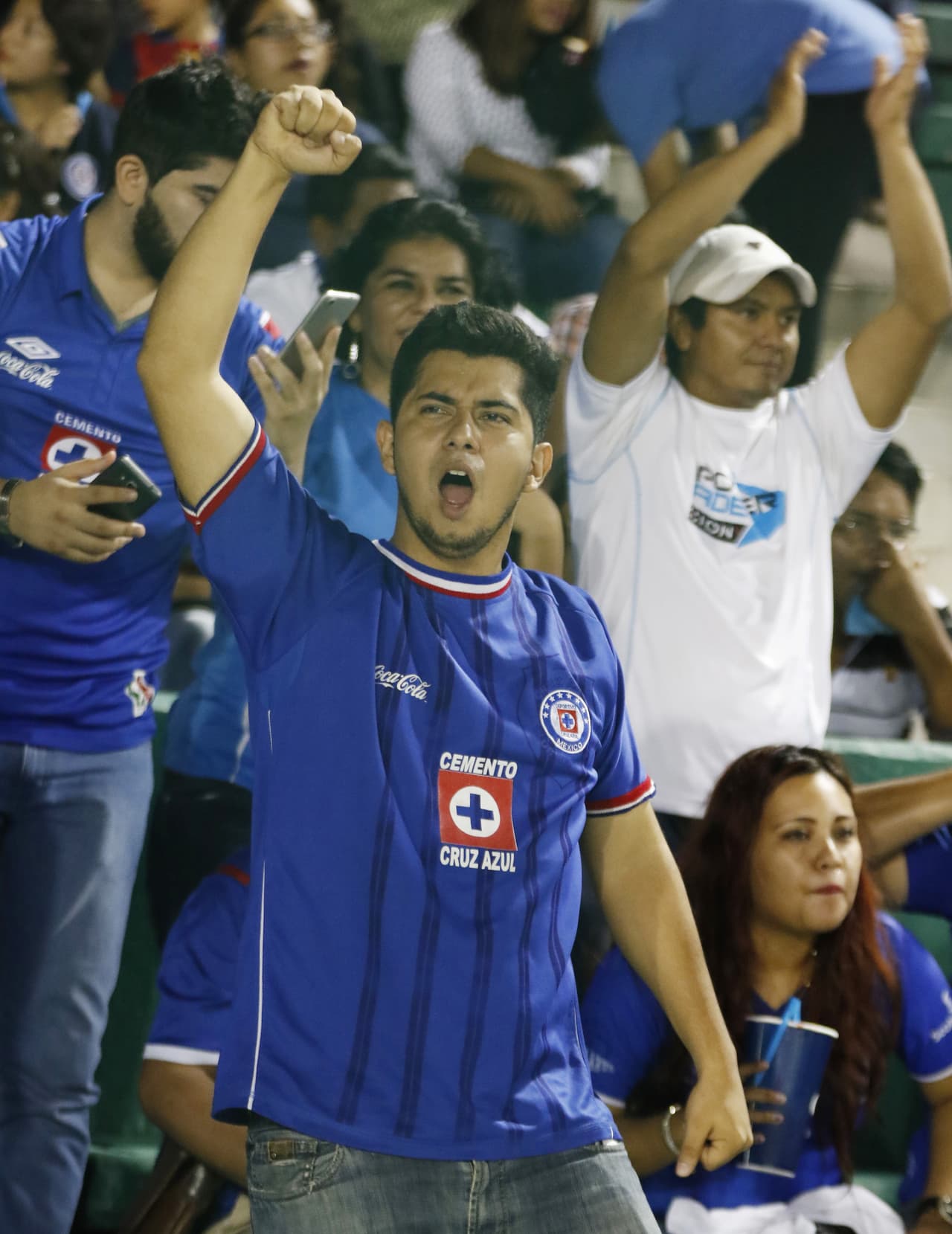 El color de la afición en la Jornada 9