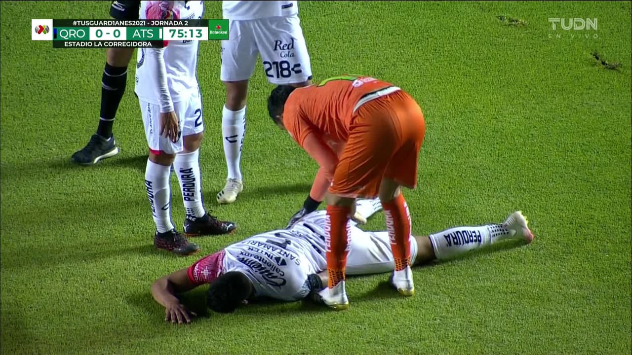 ¡TIRO ATAJADO! disparo por Kevin Ramírez.