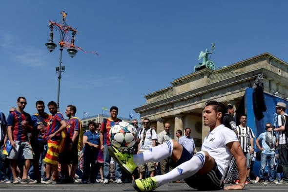 Todo listo en el Olympiastadion donde Juventus y Barcelona se enfrentarán.