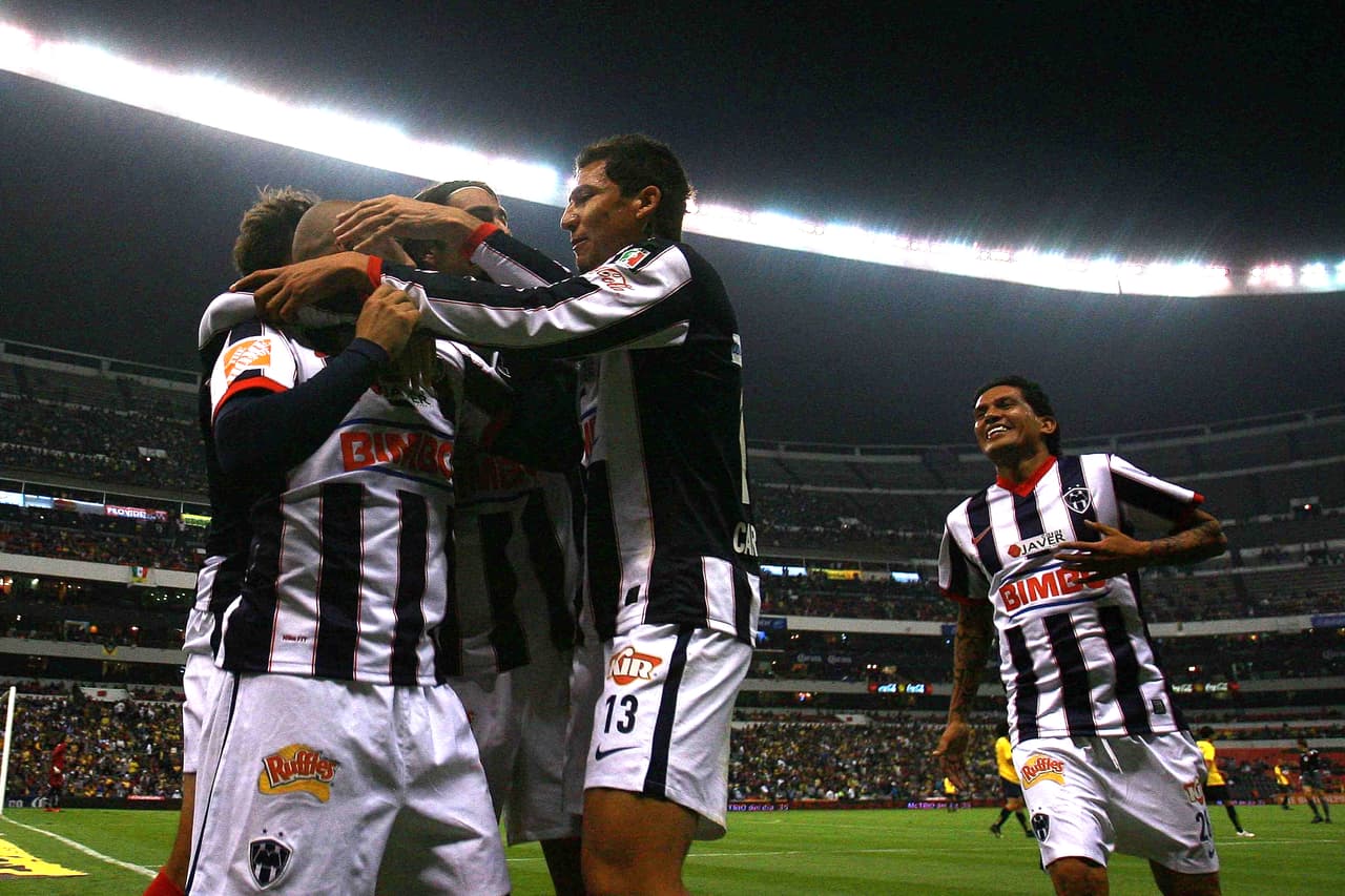 Para que se volvieran a enfrentar en serie final tuvieron que pasar más de 15 años al verse las caras en Cuartos de Final del Apertura 2009.
<br>