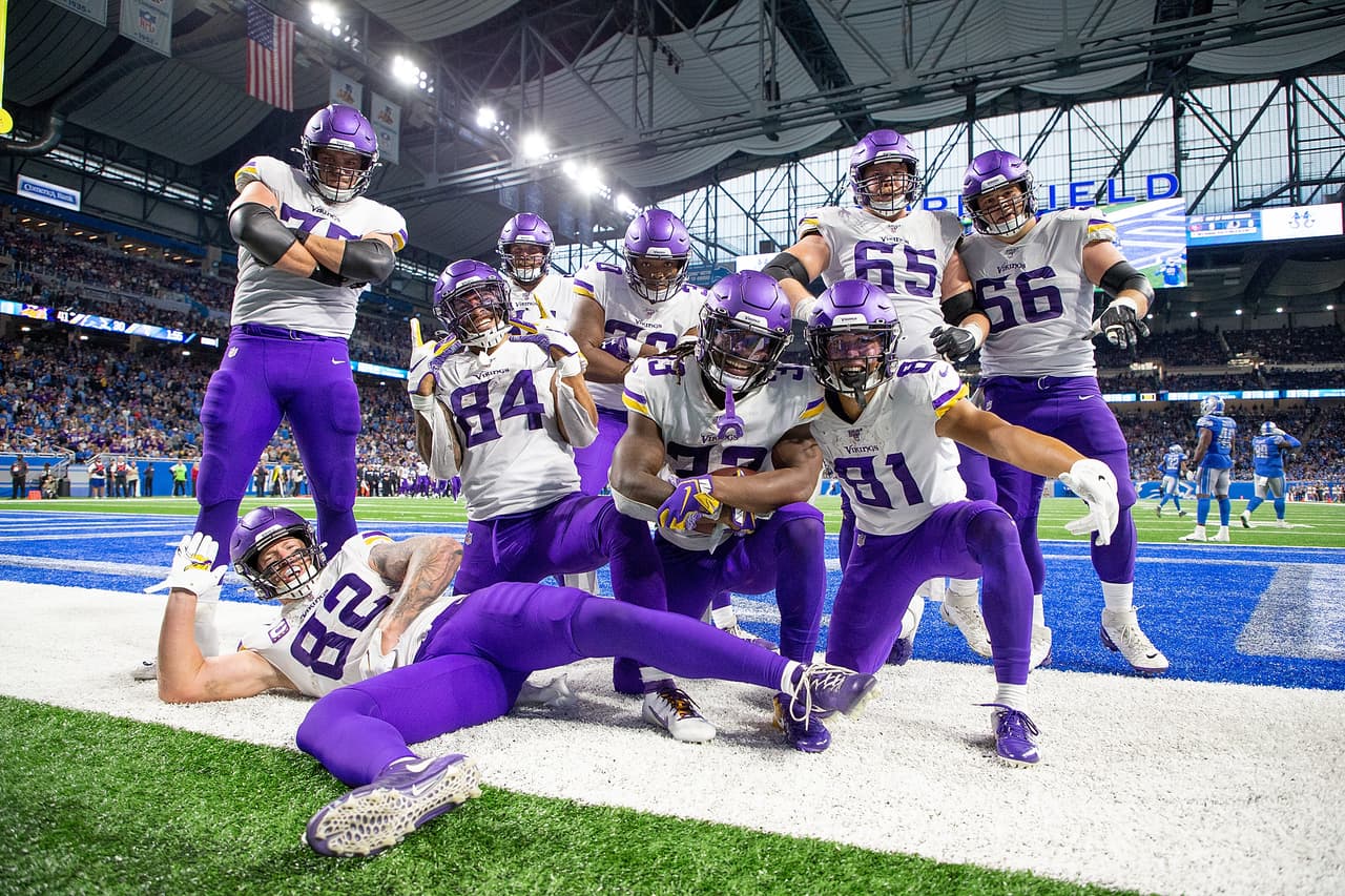 Minnesota Vikings hila su tercera victoria de la campaña tras imponerse en un duelo cerrado ante los rivales divisionales Detroit Lions. Su defensiva brindó un gran juego.