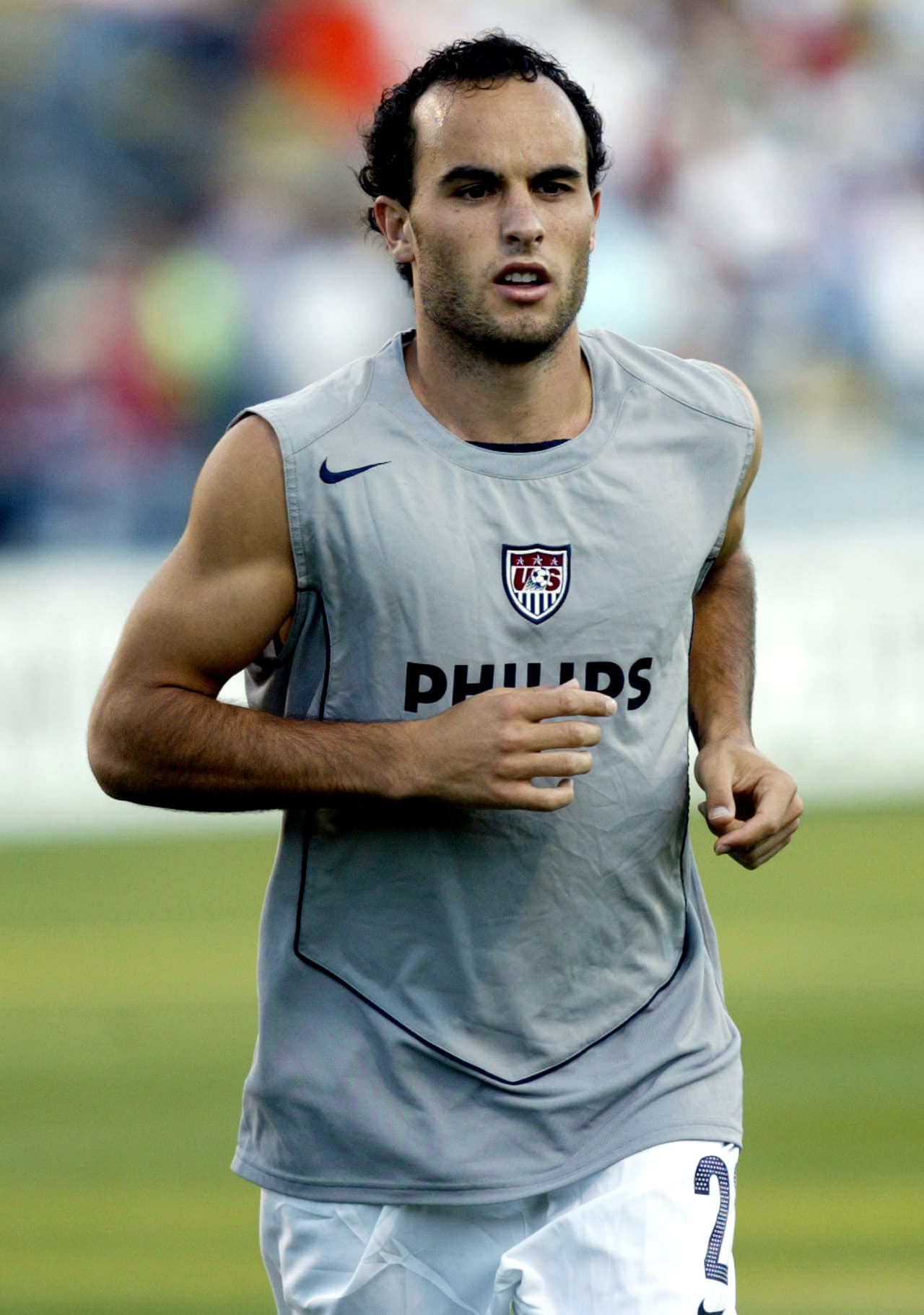 Previo al choque entre México y Estados Unidos en el preolímpico rumbo a los Juegos Olímpicos de Atenas 2004, Landon Donovan, a sólo unos metros de los vestidores, orinó en los arbolitos del estadio Jalisco, desatando la furia de la afición mexicana.