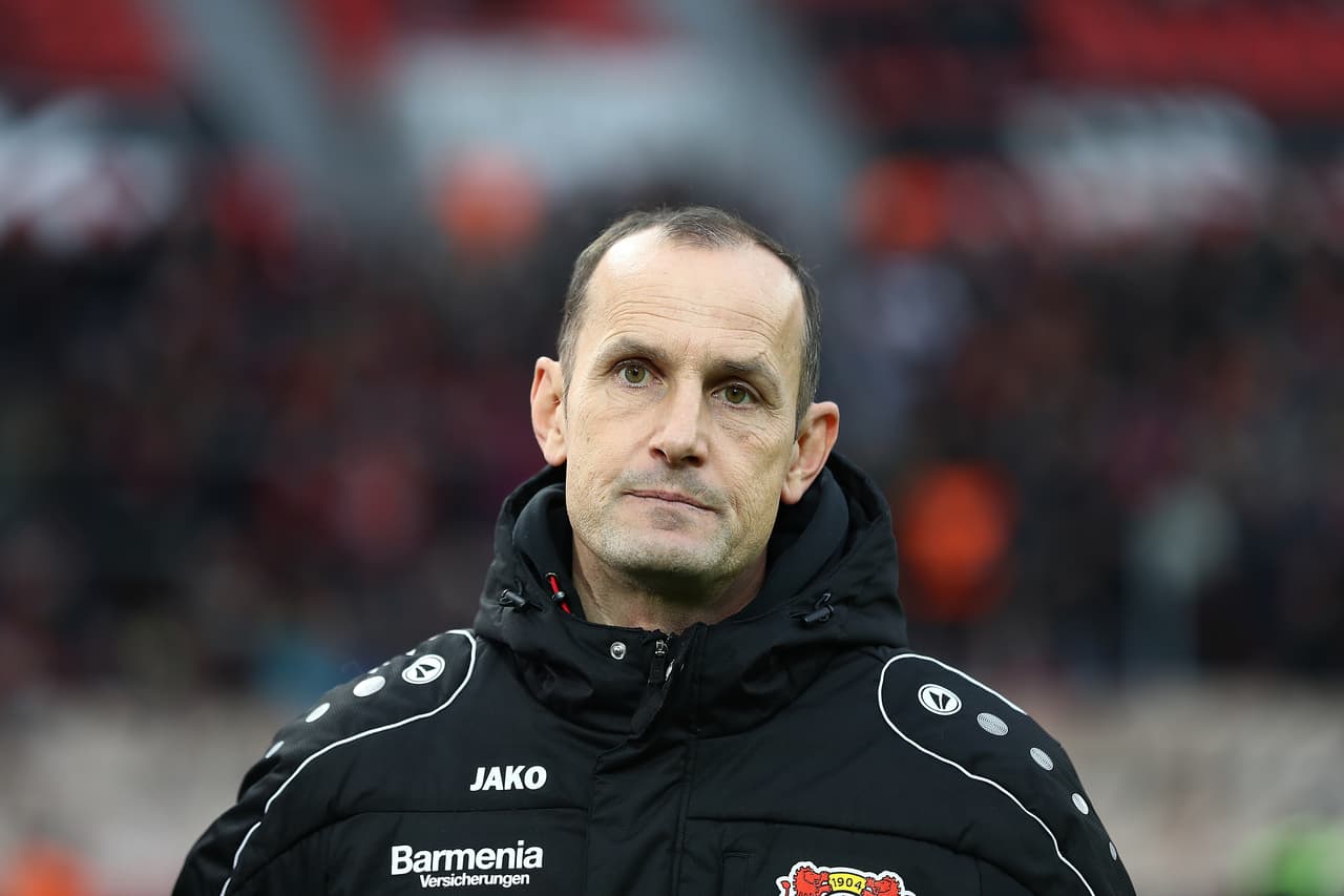 Al actual entrenador del Bayer Leverkusen,
<b>Heiko Herrlich, </b>le fue descubierto un tumor maligno en la cabeza por lo que en el 2000 tuvo que ser operado. Al año siguiente regreso al fútbol profesional y tres años después se retiró.