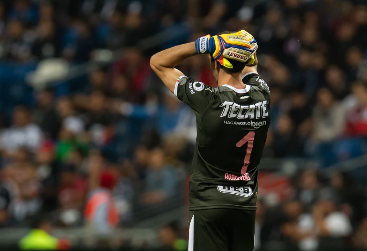 Antes del descanso Monterrey desperdició la ocasión más clara del encuentro con un tiro elevado de Nicolás Sánchez, mismo que se estrelló en el palo.