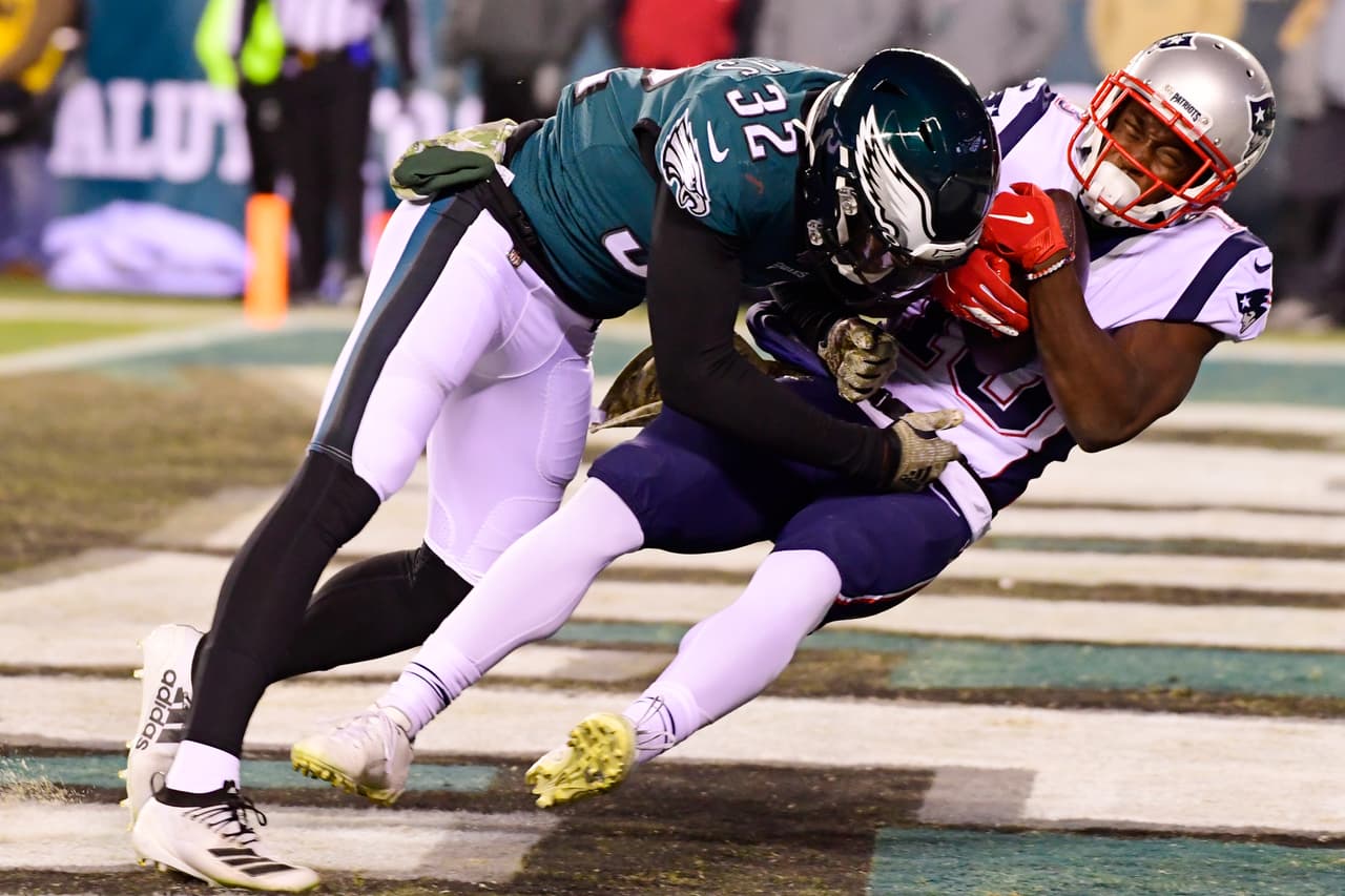 Philadelphia no aprovechó la condición de local y perdiò ante unos inspirados Patriots.