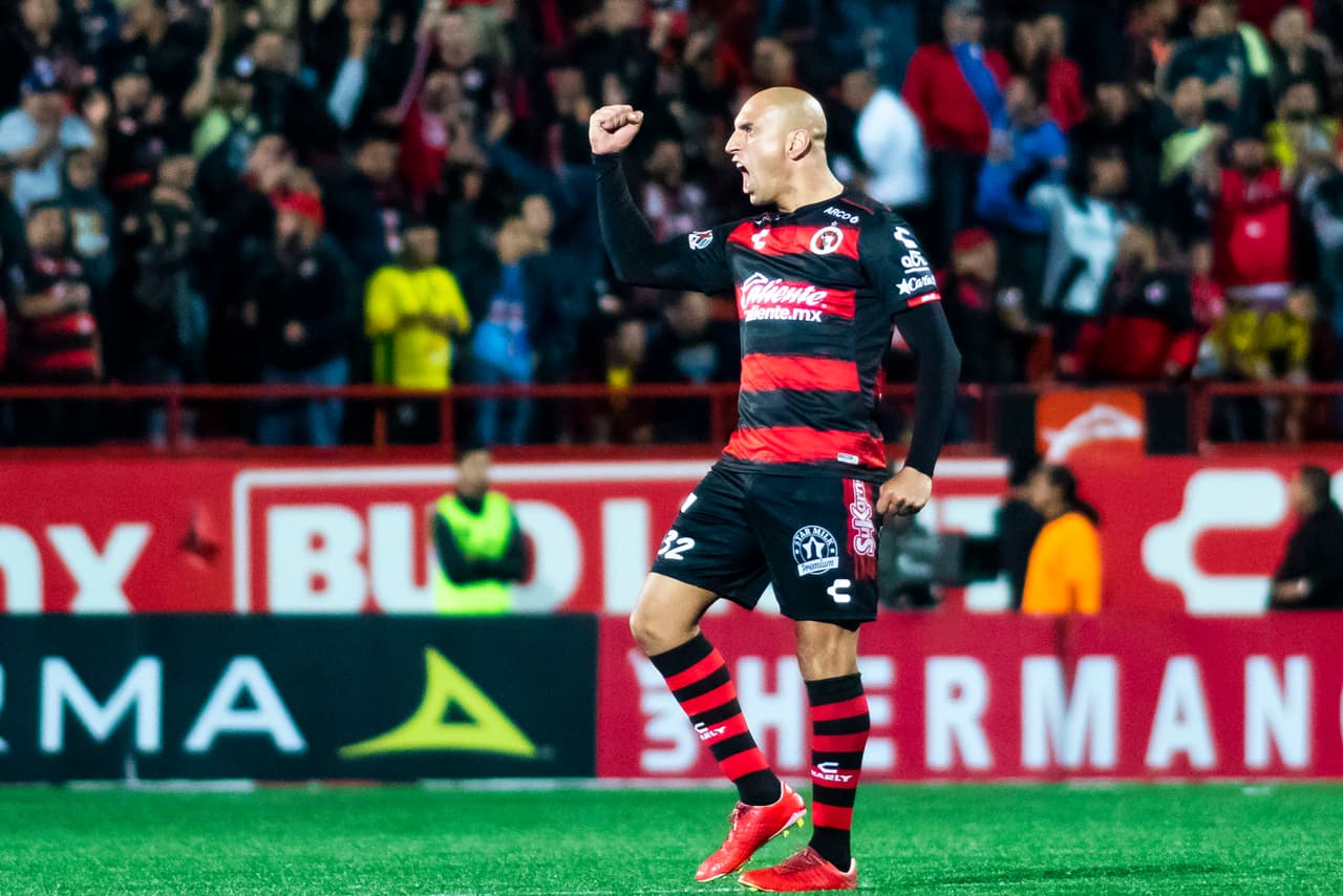 Tan solo solo cinco minutos más tarde y al 76' apareció Ariel Nahuelpán dentro del área y con disparo colocado a ras de pasto puso por primera vez en ventaja Xolos y esto significó la victoria.