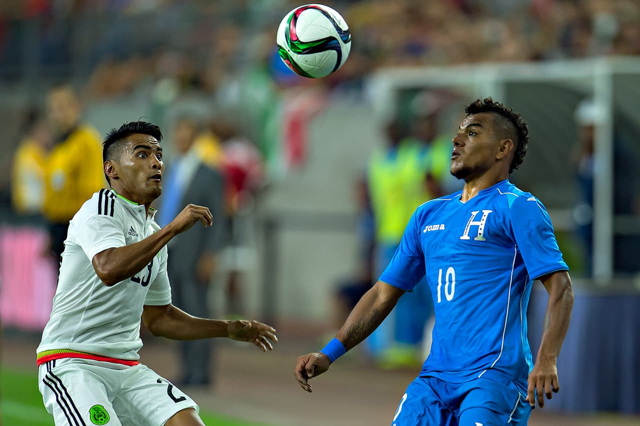 7 Mario Martínez mantuvo a raya a un medio campo rival que lucía superior en el papel. Corrió, luchó y metió la pierna muy fuerte,