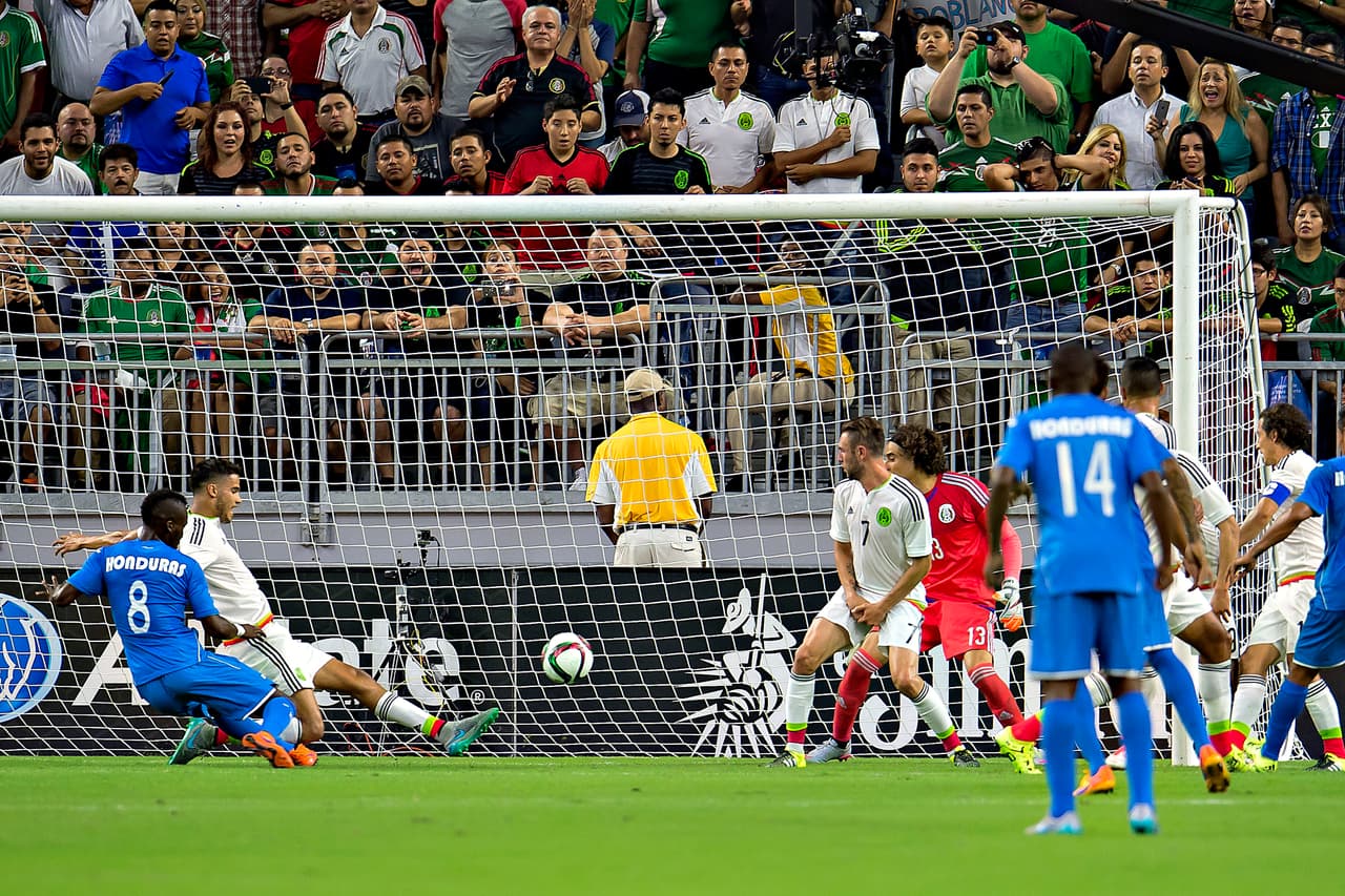 7 Diego Reyes salvó la más peligrosa de Honduras sobre la línea de gol. Su desempeño fue discreto, pero correcto.