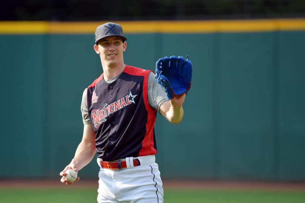 Así realizaron su práctica los peloteros seleccionados para participar en el MLB All Star Game, que se llevará a cabo este martes en Progressive Field, el Cleveland. Jugadores que generalmente son rivales pudieron convivir, charlar, entrenar, soltar el brazo y tener una leve práctica de bateo para alistarse de cara al encuentro de Media Temporada que promete ser muy atractivo.
