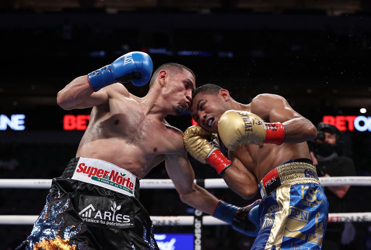 ¡Pelea del año! 'Gallo' Estrada derrota a Chocolatito en Dallas