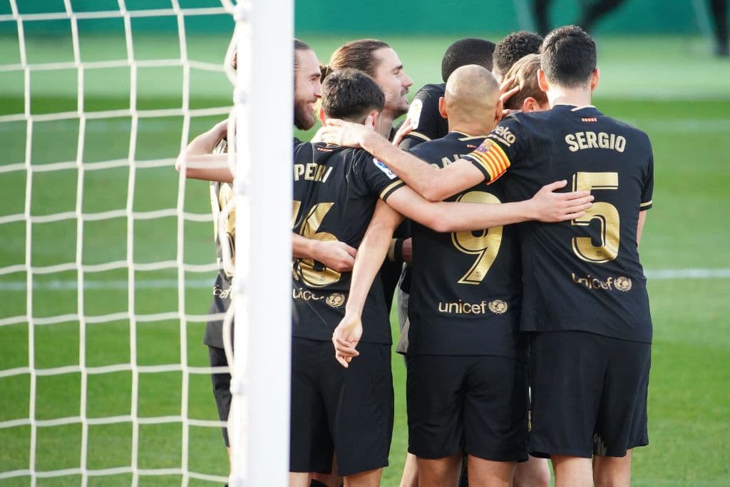 Barcelona derrota 2-0 al Elche en la Jornada 20 de la Liga. Frenkie de Jong anotó gol al minuto 39 y Riqui Puig hizo su primer gol oficial casi al finalizar el partido.
