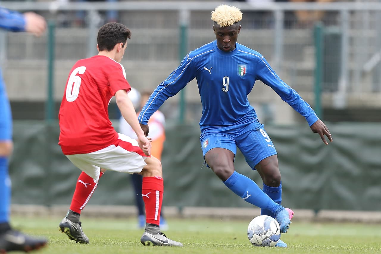 Kean ha sido inevitablemente comparado con Mario Balotelli, no solo por su apariencia y estilo de juego sino por su personalidad, pues en ocasiones se escapó de concentraciones con su equipo e incluso tiene el mismo representante, Mino Raiola.