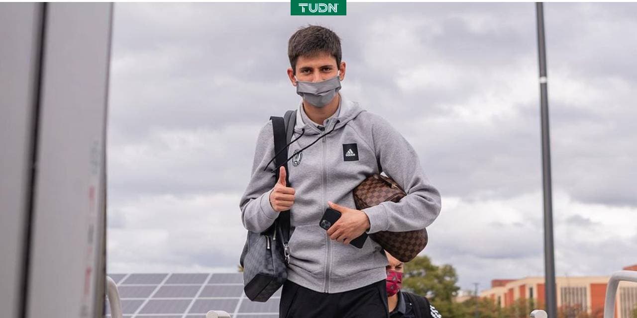 Jürgen Damm se vacuna contra el coronavirus en Estados Unidos