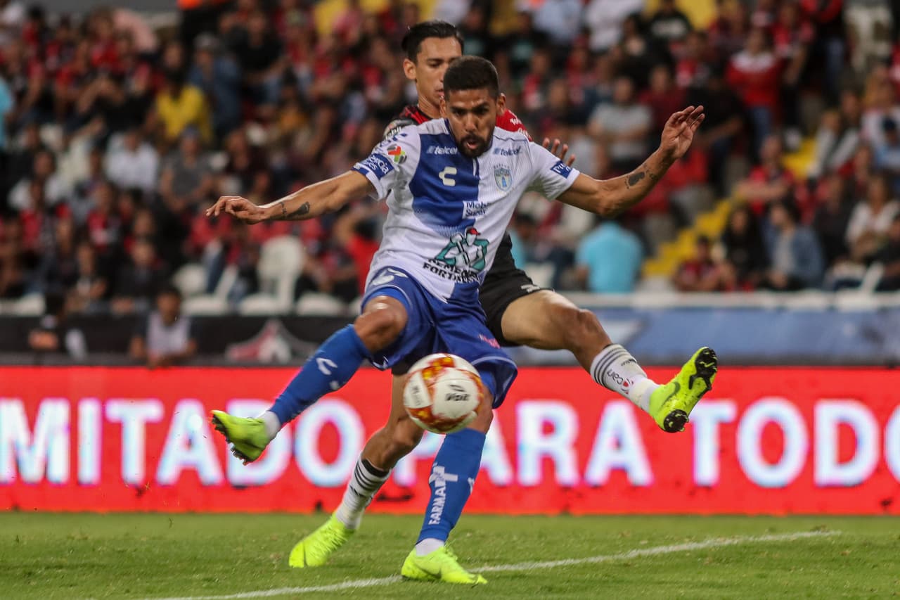 Durante el primer tiempo se presentó una de las jugadas claras para el atacante de los visitantes, Franco Jara, pero no fue contundente.