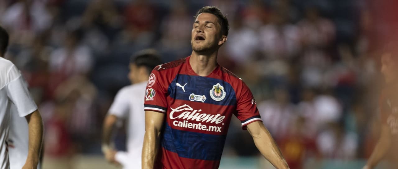 Chivas pierde a Hiram Mier de 4 a 6 semanas