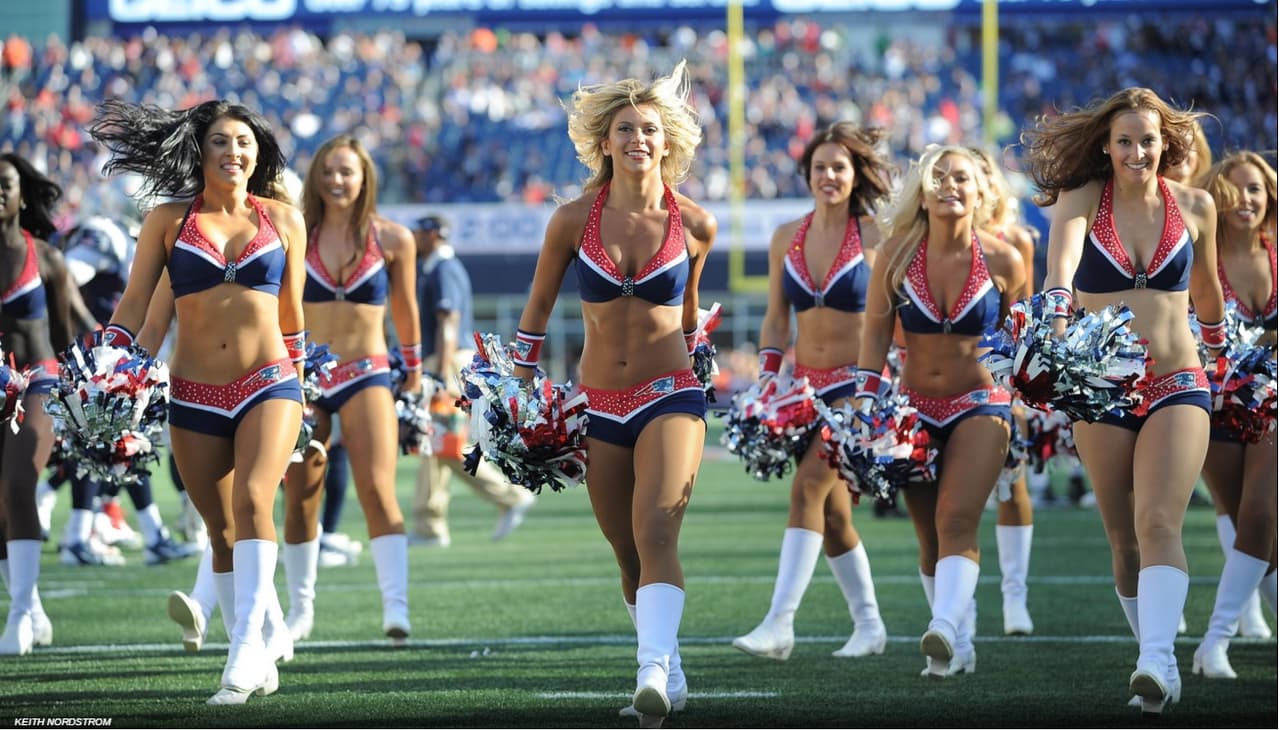 Capitana de las porristas de los New England Patriots, viajó a Hawaii para representar a su equipo en el Pro Bowl 2016. ¡Checa lo mejor de ella!