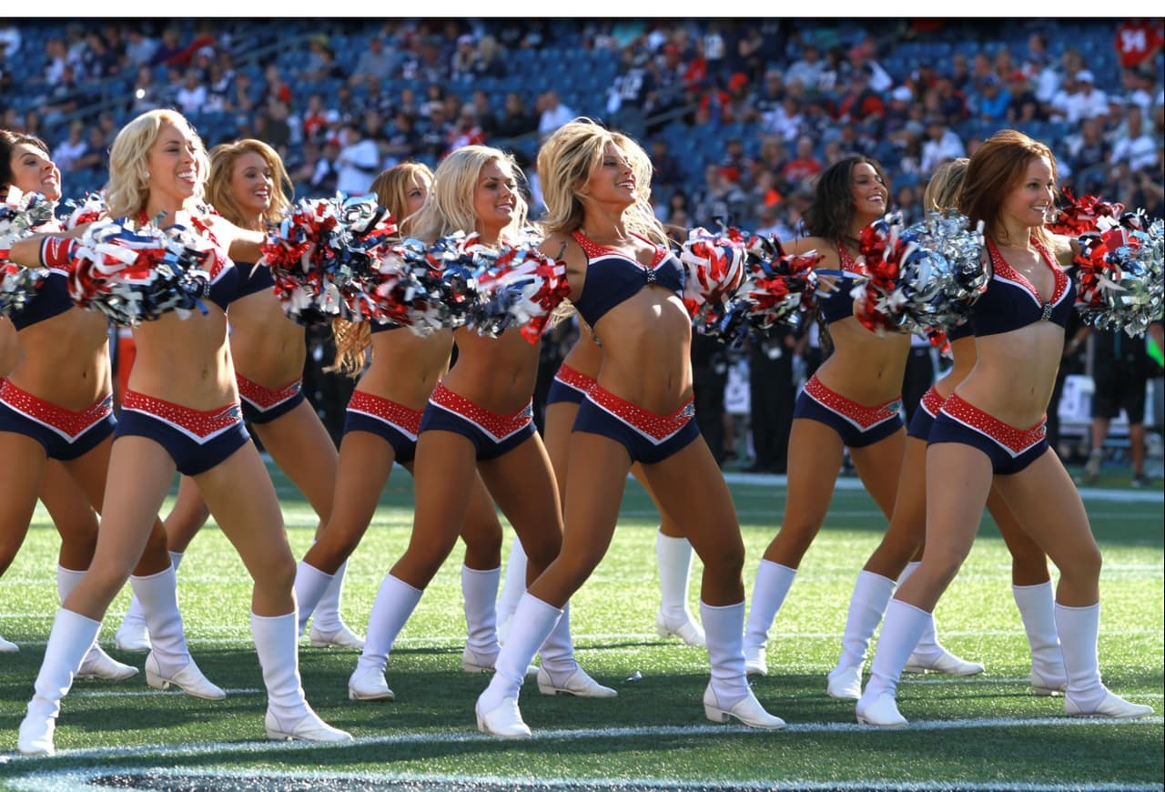 Capitana de las porristas de los New England Patriots, viajó a Hawaii para representar a su equipo en el Pro Bowl 2016. ¡Checa lo mejor de ella!