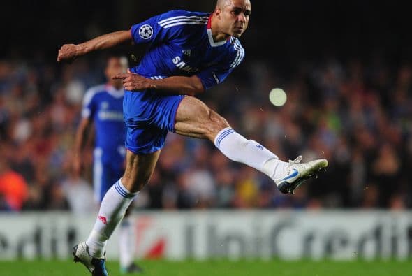 Los ingleses fueron quienes llevaban la batuta del duelo desde los primeros minutos.