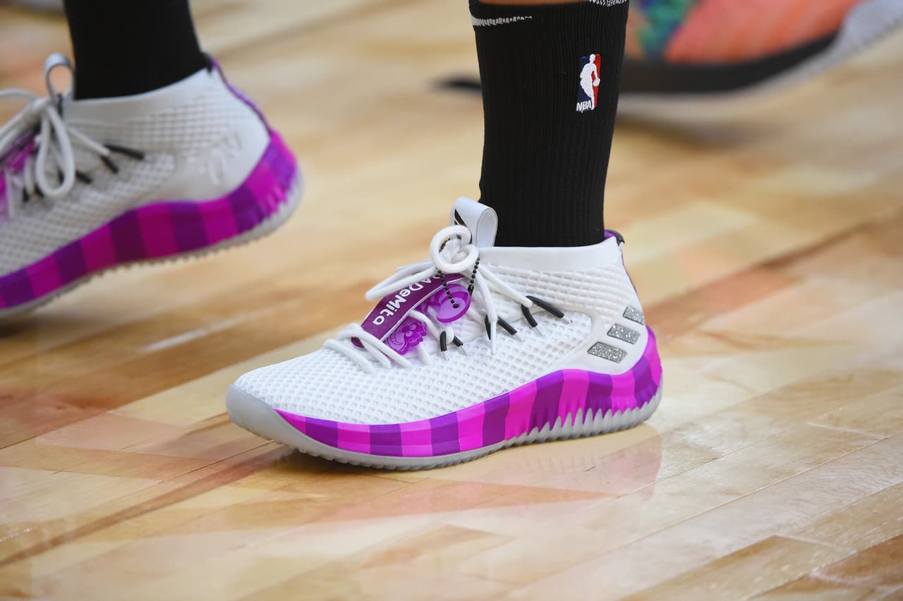 Rachel DeMita, invitada en el juego de celebridades.