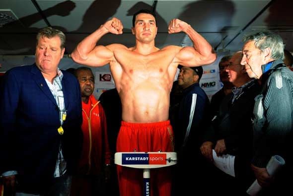 El campeón europeo de 33 años pesó 244 libras.