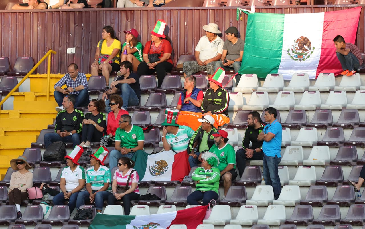 Los mexicanos en Costa Rica mostraron su fidelidad con los colores del Tri, representados en este caso con el equipo juvenil.