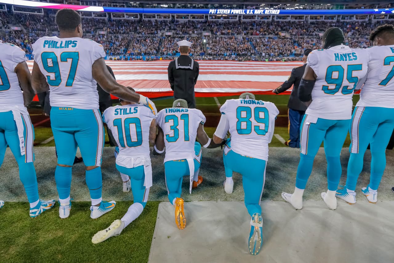 El año en la NFL estuvo marcado por constantes protestas de jugadores y trabajadores en contra de las política raciales y crímenes de odio en los Estados Unidos.