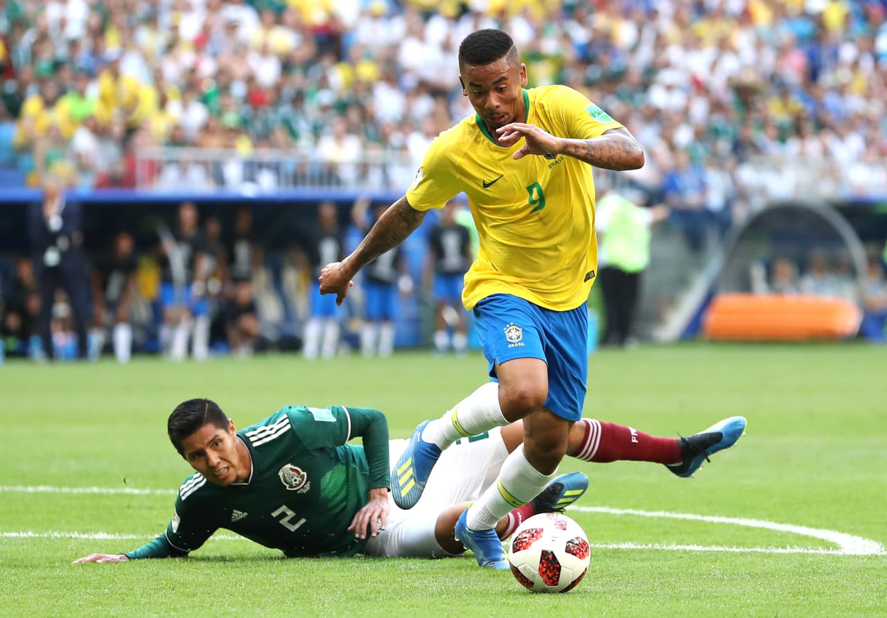 GABRIEL JESUS:
<br>Labor de sacrificio y atracción de marca durante todo el partido. No tuvo muchas opciones de gol pero siempre pisó el área, y por muy poco logra el gol que finalmente anotó Neymar.