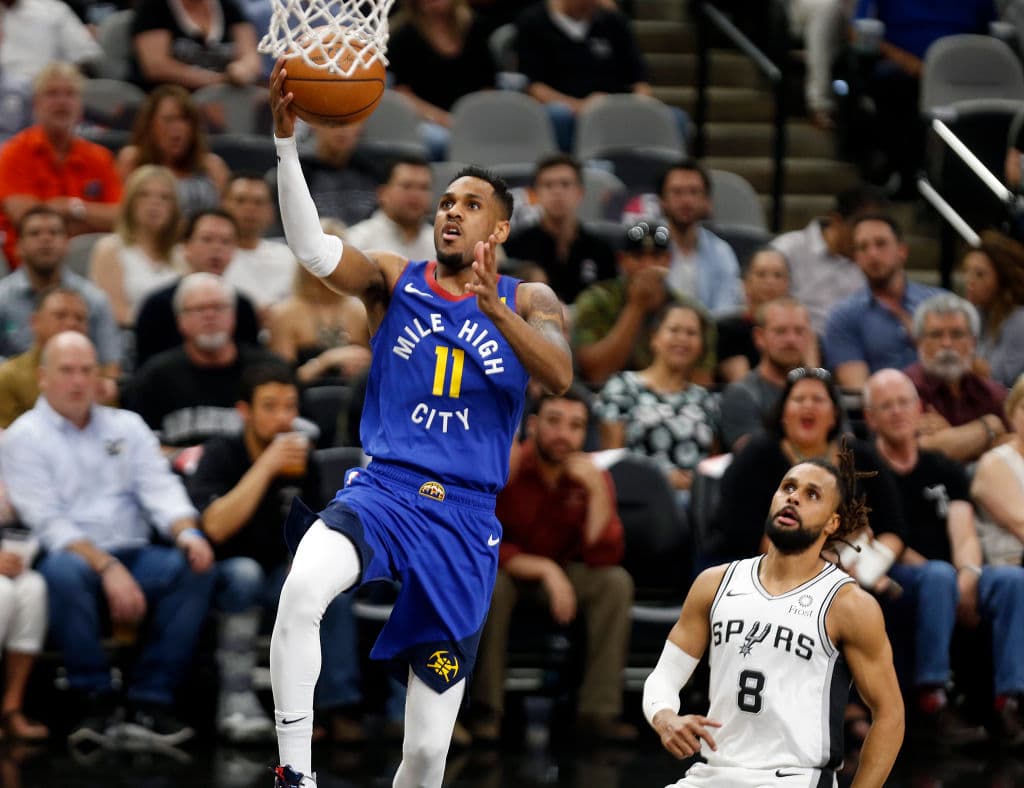 Los San Antonio Spurs forzaron al séptimo y decisivo juego de la serie de primera ronda de Playoffs ante los Denver Nuggets. Les compartimos las mejores imágenes.