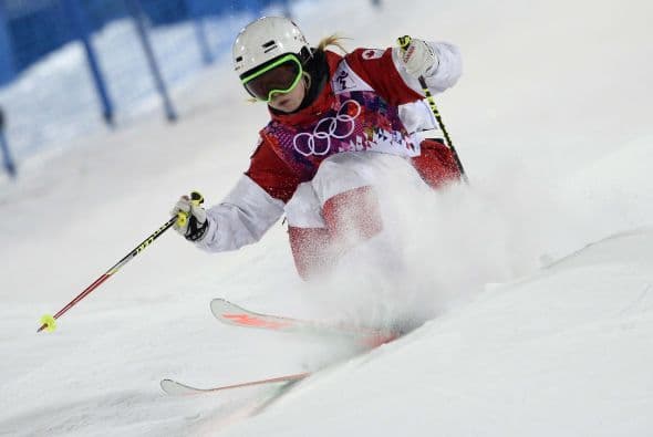 Justine, de 19 años, ganó con 22,44 puntos; 0,74 más que su hermana mediana, Chloe, de 22; en una prueba en la que la mayor, Maxime, de 24, acabó duodécima.