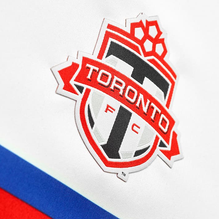 El escudo de Toronto FC en detalle.