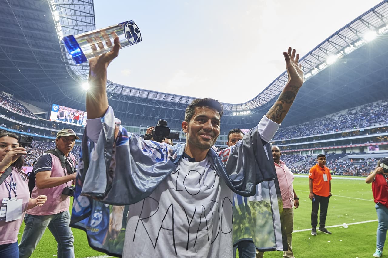 El argentino Walter Erviti tuvo un partido de despedida como jugador vistiendo los colores de Rayados en estadio BBVA, rodeado de familia y amigos de fútbol.