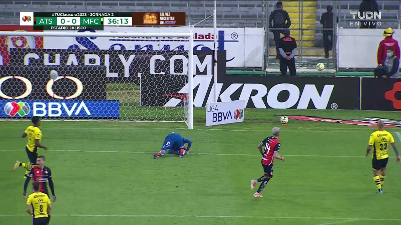 ¡TIRO ATAJADO! disparo por Ozziel Herrera.