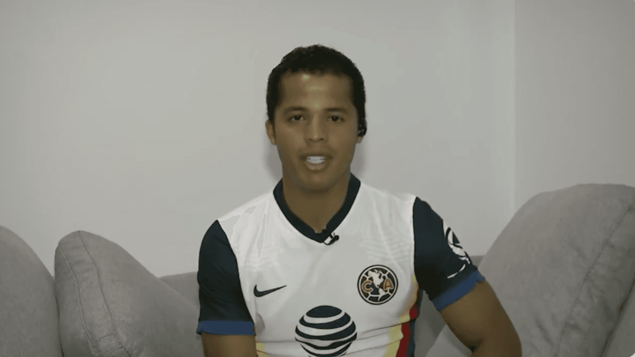 Giovani dos Santos habló en exclusiva para TUDN y mencionó que el diseño del nuevo uniforme es importante para su familia pues recuerda la época de su padre.