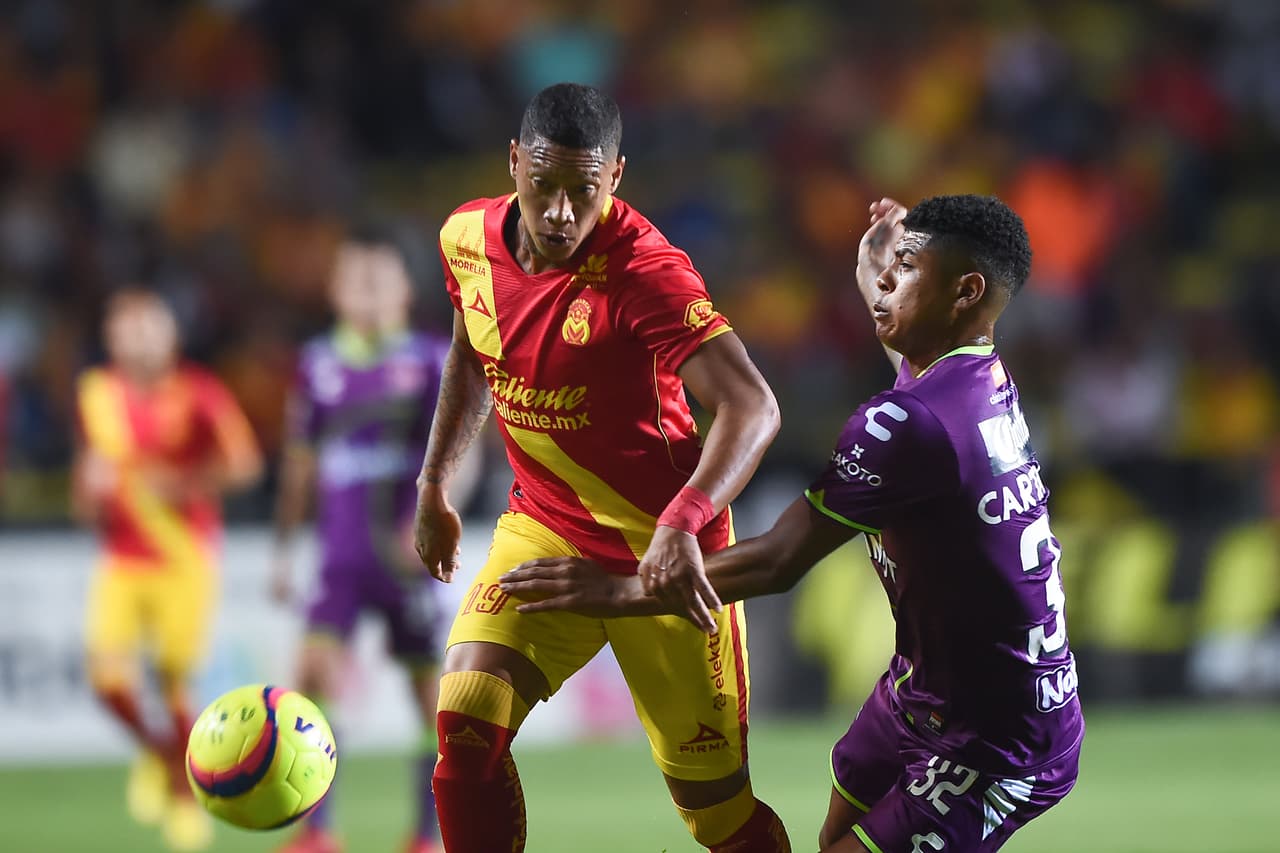 Wilder Mendoza de Veracruz perdió el duelo en el mediocampo ante Ray Sandoval, quien tuvo un partido completo ante su afición.