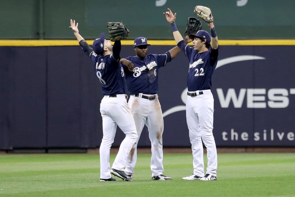 El segundo juego de la serie será este sábado también en el Miller Park de Milwaukee.
