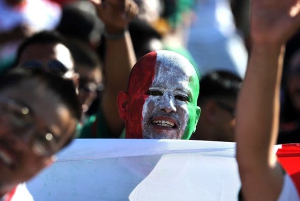 Mientras que otro recurrieron a pintarse la cara con la brandera mejicana.