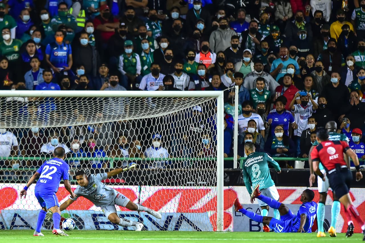 Cruz Azul derrotó al León y se mantiene en la parte alta de la clasificación.