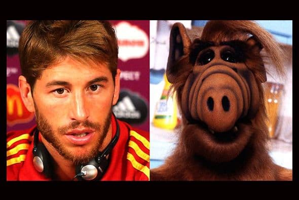 A Sergio Ramos le gusta llamar la atención y qué mejor que hacerlo disfrazándose del simpático ALF, después de todo solo tendría que perinarse el copete. (Foto: Twitter)