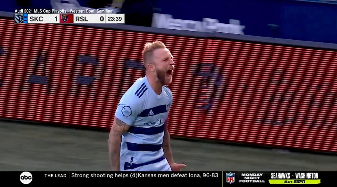 ¡Fogonazo y adentro! Russell vence al mexicano Ochoa para el 1-0