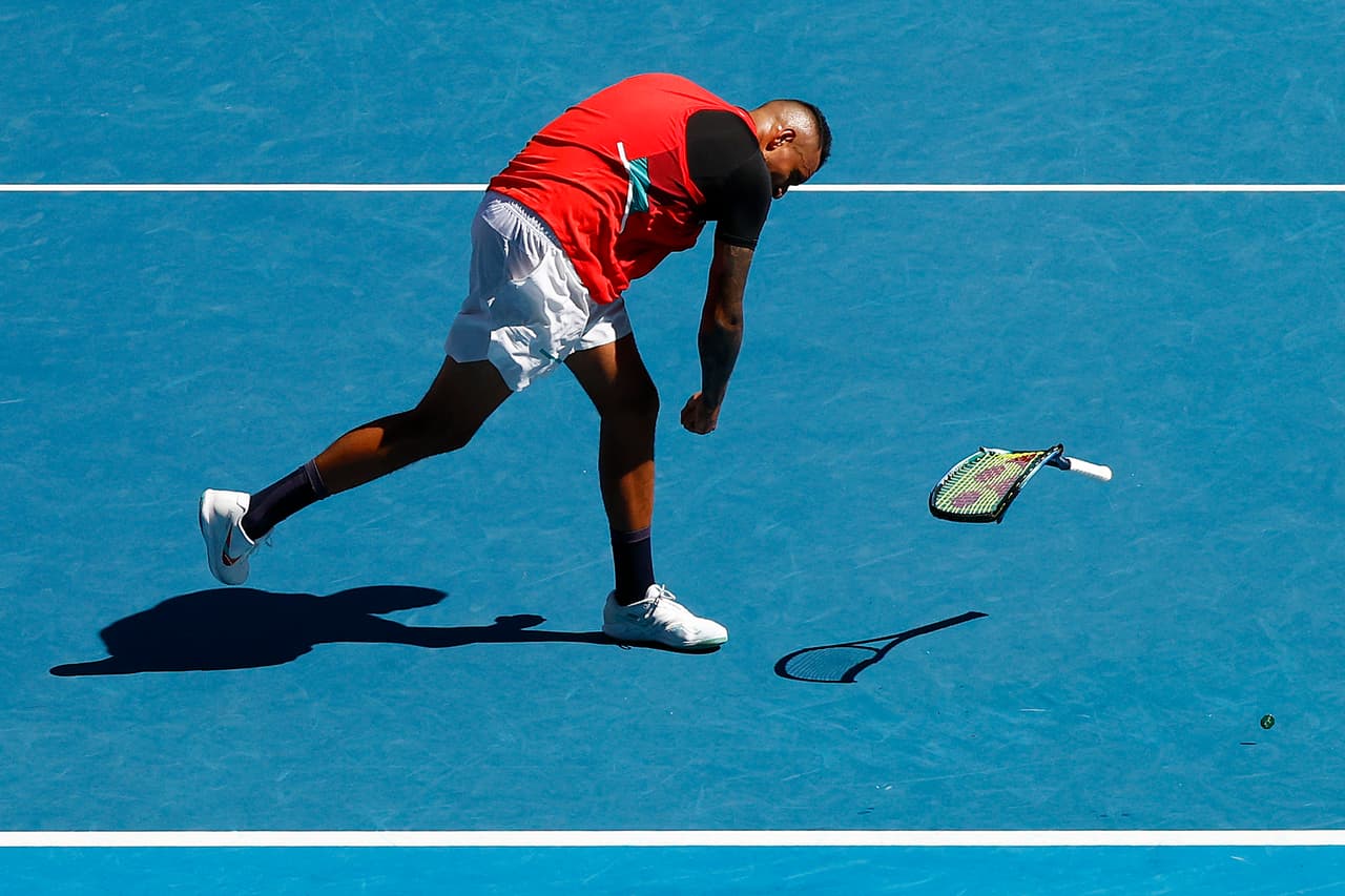 Nick Kyrgios rompe su raqueta e insulta al público; alcanza final de dobles en Melbourne
