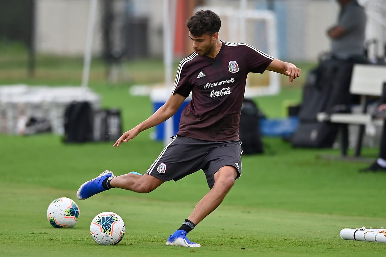 Los integrantes de la Selección Mexicana de fútbol se entrenaron, en medio de una intensa humedad en el ambiente, en las instalaciones del club de la MLS Houston Dynamo de cara a lo que será su importante duelo de los Cuartos de Final de la Copa Oro 2019, que se llevará a cabo este sábado ante Costa Rica. El trabajo duro y el buen ambiente imperaron durante la práctica del Tri.