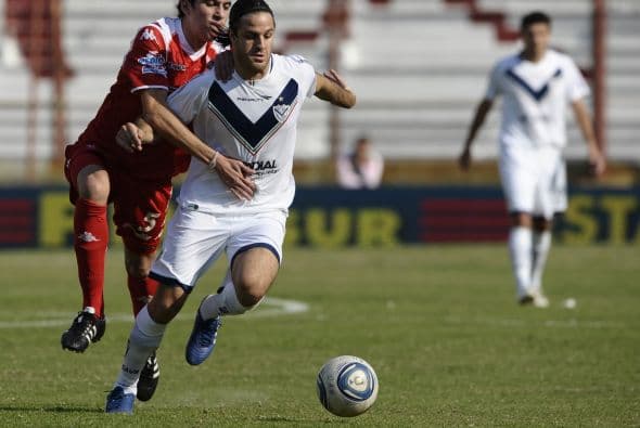 Vélez no se conformaba con ese tanto y se lanzó en busca de una ventaja más amplia.