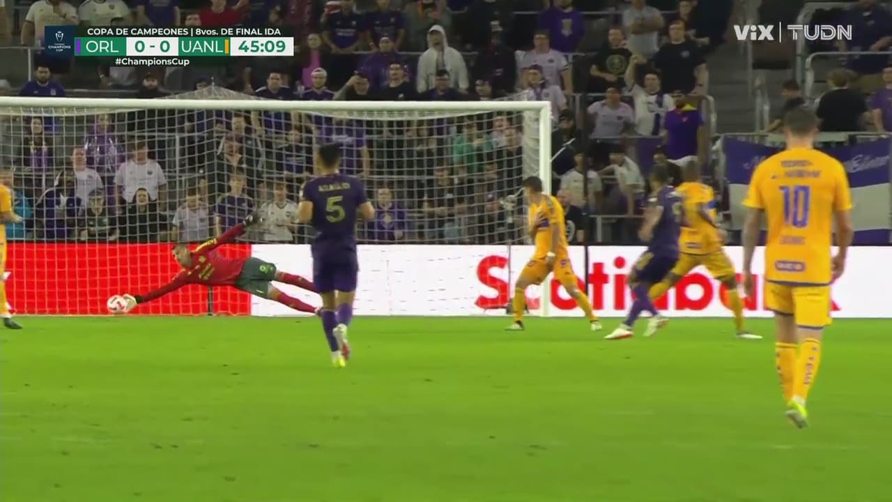 ¡Una más de Nahuel! Muriel se abre camino y saca el tiro que pasa cerca