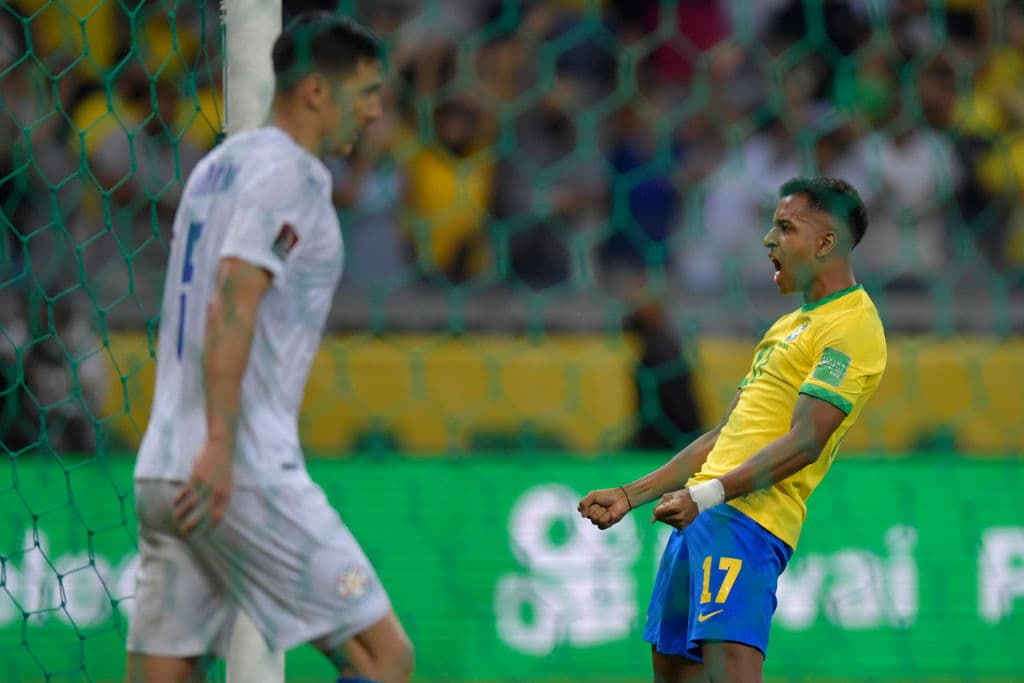 Con cuatro anotadores diferentes, Brasil le pega 4-0 a Paraguay y continúan en la cima de la eliminatoria con 39 unidades.