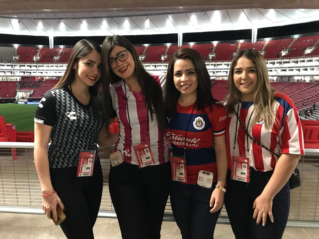 Cae la noche en Guadalajara y el Estadio Akron se alista para albergar el Chivas vs Toluca.